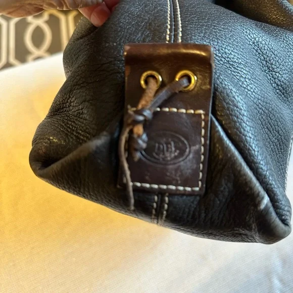 Dooney & Bourke leather brown bucket bag. Pre-loved - Picture 9 of 12